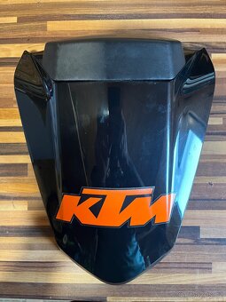 Kryt sedla spolujezdce KTM - 2