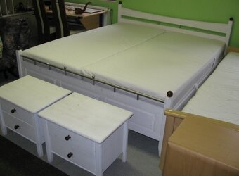 Dřevěná postel - 2