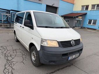 VW Transporter T5 9 MÍST - 2