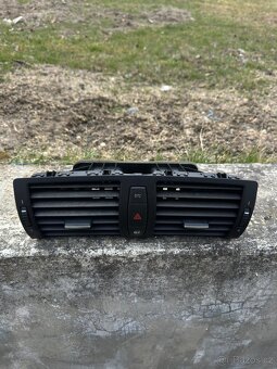 BMW e87 - středový výdech topení/klimatizace - 2