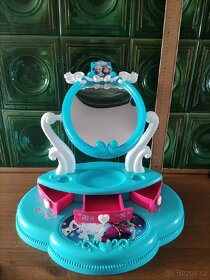 Disney Frozen kosmetický stolek pro malou Annu a Elzu - 2