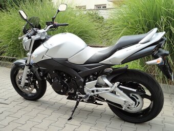 SUZUKI GSR600 - 2