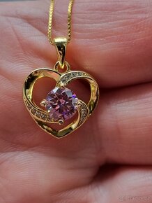 Zlatý náhrdelník ve tvaru srdce s růžovým moissanitem 1ct - 2