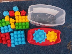 Mega Bloks v kbelíku s prostrkávacim víkem 32 ks - 2