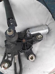 VW Transportét T5 Motůrek stěrače zadních dveří - 2