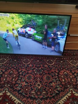 SAMSUNG 82CM - 2
