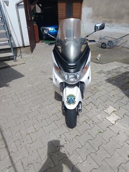 Skútr Suzuki Burgman 250 - 2
