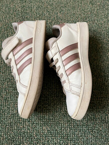 Dívčí tenisky Adidas vel. 35 EU stélka 22cm - 2