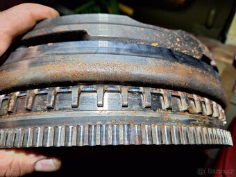 Setrvačník na Mercedes om651 - 2