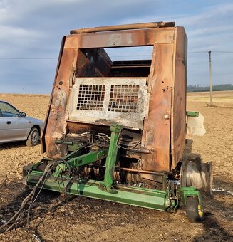 Prodám zbytky lisu John Deere 592 - 2