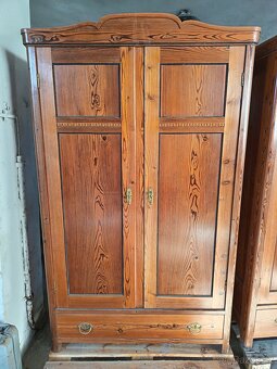 Starožitné skříně z masivu - 2