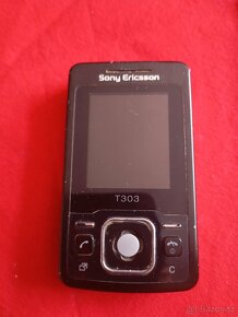 Mobilní telefon Sony Ericsson T303 - 2
