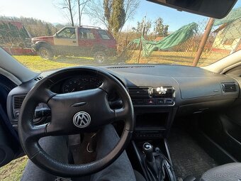 Prodám Volkswagen Golf 4 1.6 LPG na náhradní díly - 2