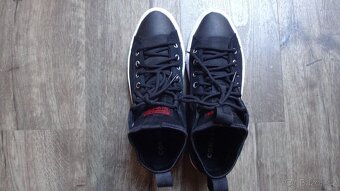 Atraktivní velmi lehké CONVERSE v.41 - top stav - 2