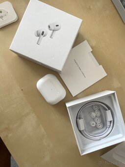 Apple airpods pro (2.generace) - 2