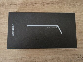 Samsung galaxy S25 12/512 GB + powerbanka - 2