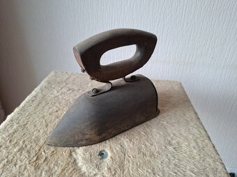 Starožitná žehlička - 2