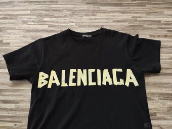 Černé tričko s nápisem Balenciaga - 2