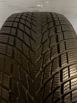 Zimní pneumatiky 235/40/19 96V Goodyear UGP 3 - 2