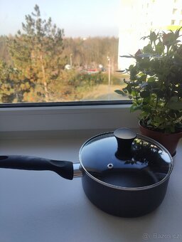 Hrnec s rukojetí - 2