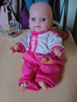 Panenka měří 30 cm - 2