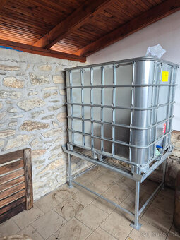 ibc kontejner 1000 l s podstavcem - 2