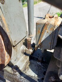 Stará vývěva k dojení - 2