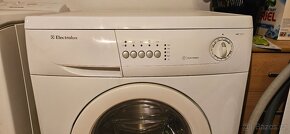 Pračka Electrolux EWF1010 na 5 kg prádla, 1000 ot. - 2