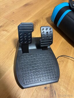 Komplet Sedačky, hry a volantu na playstation - 2