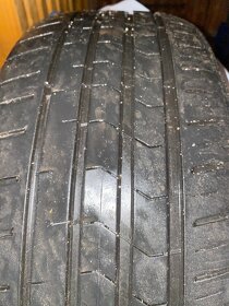 Prodám pneu 215x50 r18 - 2