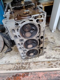 Hlava motoru 1,2 htp AWY - 2