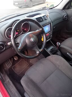 Alfa Romeo 147 1.6 benzin - 2