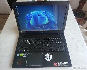 Acer Aspire E15 (E5-575G-597P) i5 th 7 Gen. SSD 256 GB - 2