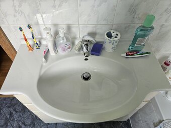 ZA ODVOZ umyvadla, skříňky, vana a záchodová mísa - 2