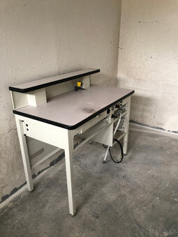 Pracovní kovový stůl pro kutily/modeláře do dílny/laboratoře - 2