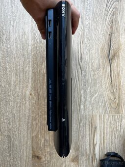 PS3 super slim 500 GB 2 ovladace - 2