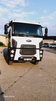 Ford Cargo8x4 4142DM stříbrný - 2