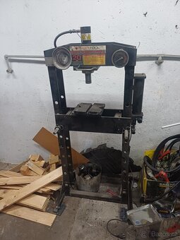 Prodam dilensky hydraulicky lis  20t - 2