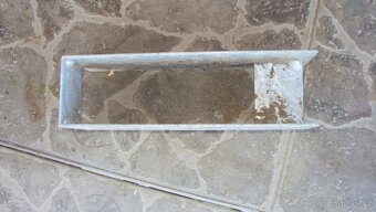 Plotové sloupky. - 2