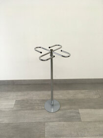 Pultový stojánek na pásky/kravaty/doplňky s čtyřlístkem - 2