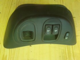 Renault Scenic středový panel s přepínači - 2