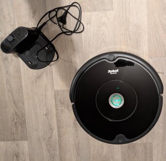 Robotický vysavač iRobot Roomba 606 - 2
