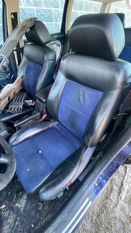 Modrá Alcantara sedačky z Passat B5,5 - 2