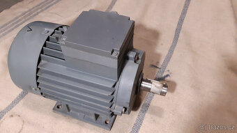 Tříotáčkový elektromotor - 2