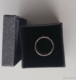 Ocelový prsten zdobený ornamenty. - 2