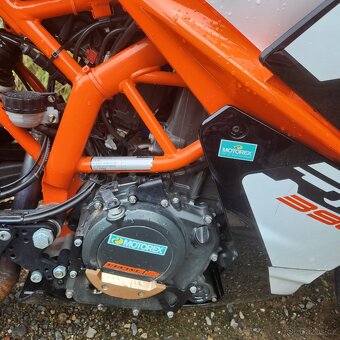 Motocykl značky KTM RC390 - 2