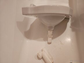 Prodám rohové umyvadlo se šrouby - 2