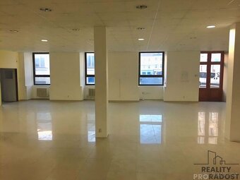 Pronájem obchodního prostoru 750m2, na ulici Václavská, Brno - 2