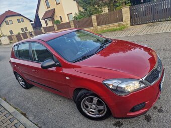 Kia Ceed 1.4 benzin - face lift - zachovalé - - 2