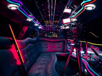 Lincoln Town Car - 2